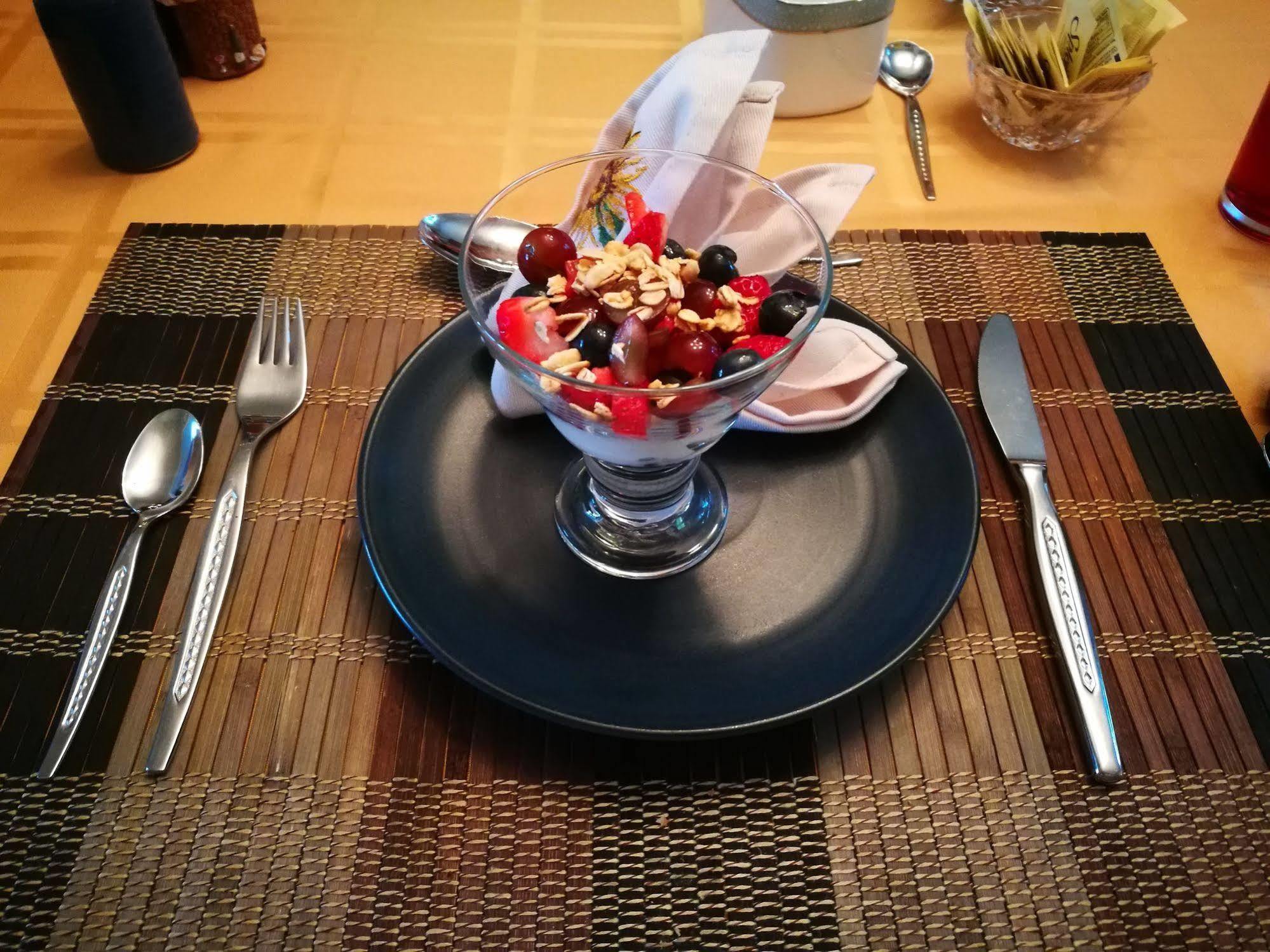 Tucked Inn The Harbour B&B Victoria Harbour Εξωτερικό φωτογραφία